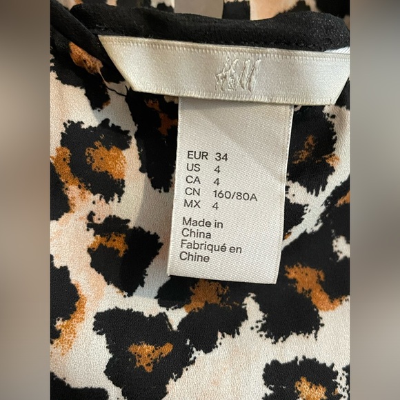 H&M Animal Print Sheer Top Sz 4 Small -Women’s Clothing - Picture 3 of 3